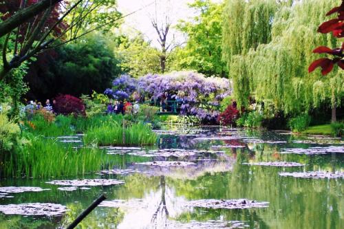 Monet-Water-Lily-Pond-in-Giverny